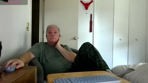 mackdocc001 online show from April 23, 2026, 8:22 pm