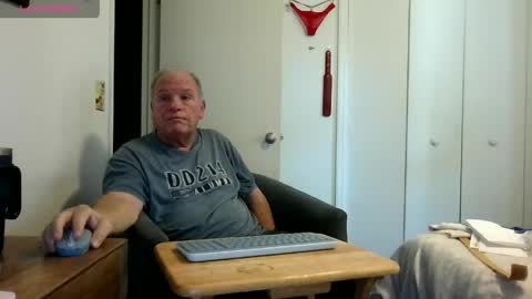 mackdocc001 online show from April 25, 2026, 3:20 pm