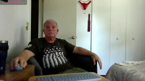 mackdocc001 online show from April 27, 2026, 5:55 pm