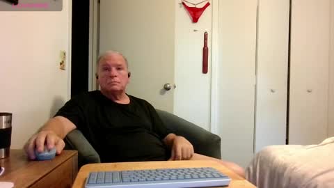 mackdocc001 online show from April 28, 2026, 2:11 pm