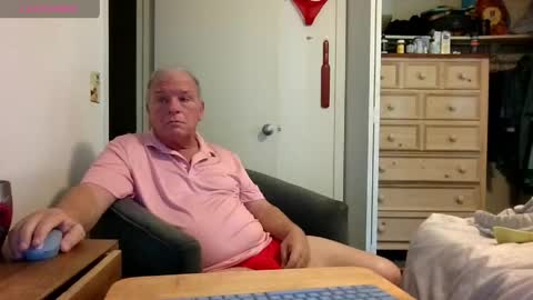 mackdocc001 online show from May 4, 2026, 3:52 pm