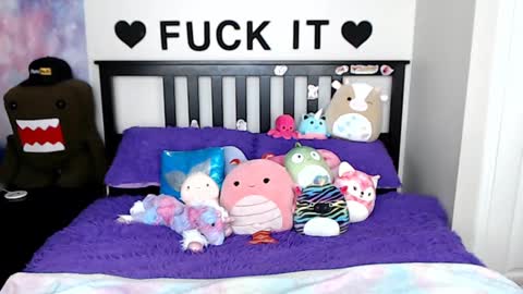 Mackenzie Wolfe online show from February 25, 2025, 8:36 am