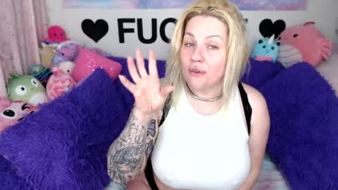 Mackenzie Wolfe online show from May 22, 2026, 4:08 am