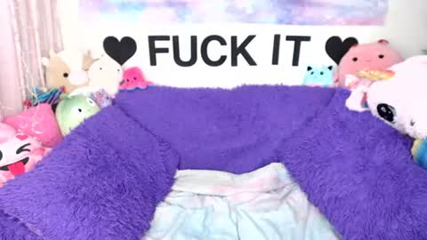Snapshot of mackenziewolfe chatting on June 24, 2026, 4:55 am Mackenzie Wolfe online show from June 24, 2026, 4:55 am