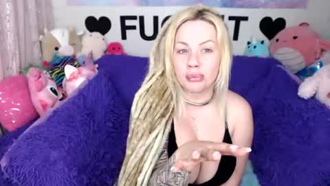Snapshot of mackenziewolfe chatting on July 15, 2026, 4:18 am Mackenzie Wolfe online show from July 15, 2026, 4:18 am