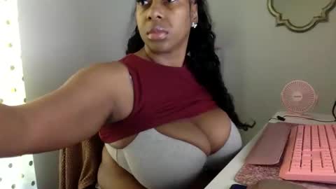 Snapshot of madam_glam chatting on June 3, 2026, 3:50 pm madam_glam online show from June 3, 2026, 3:50 pm