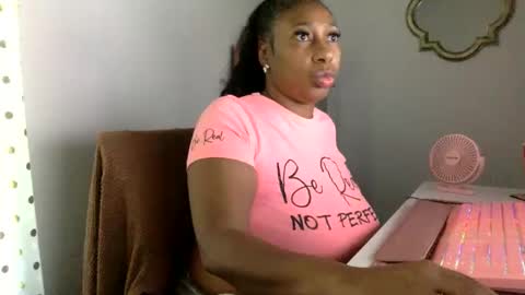 Snapshot of madam_glam chatting on June 4, 2026, 2:23 pm madam_glam online show from June 4, 2026, 2:23 pm