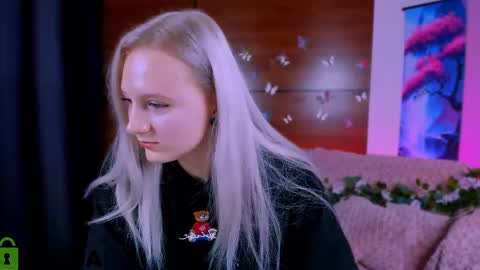 Snapshot of madam_ulis chatting on December 19, 2024, 11:39 am Ulis online show from December 19, 2024, 11:39 am