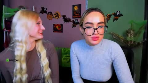 Snapshot of madam_ulis chatting on October 22, 2025, 2:06 pm Ulis online show from October 22, 2025, 2:06 pm