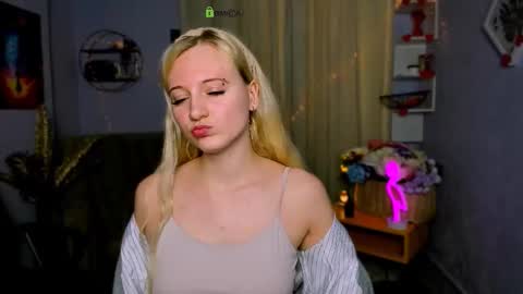 Snapshot of madam_ulis chatting on March 13, 2026, 12:12 pm Ulis online show from March 13, 2026, 12:12 pm