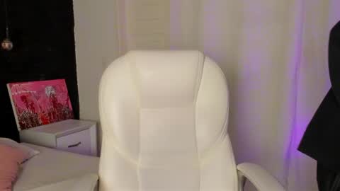 Snapshot of madame_lilith chatting on January 17, 2025, 11:27 am madame lilith online show from January 17, 2025, 11:27 am