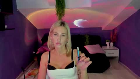 Snapshot of madammilly chatting on September 29, 2025, 6:18 am Evelyn online show from September 29, 2025, 6:18 am