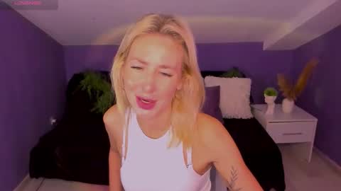 Snapshot of madammilly chatting on October 5, 2025, 6:23 am Evelyn online show from October 5, 2025, 6:23 am