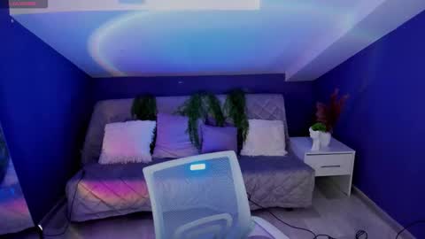 Snapshot of madammilly chatting on October 12, 2025, 6:34 am Evelyn online show from October 12, 2025, 6:34 am