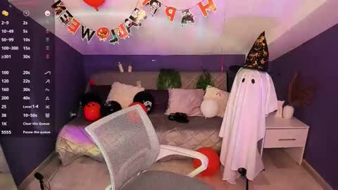 Snapshot of madammilly chatting on November 2, 2025, 6:27 am Evelyn online show from November 2, 2025, 6:27 am