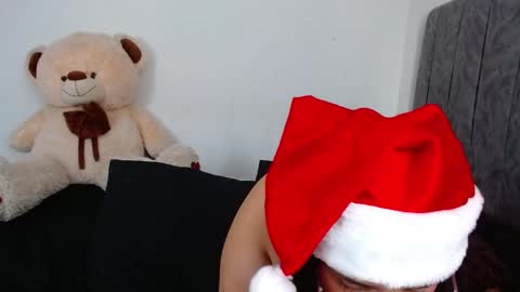 Snapshot of maddie_and_chelsea_ chatting on December 28, 2024, 2:43 am Maddie and Chelsea online show from December 28, 2024, 2:43 am