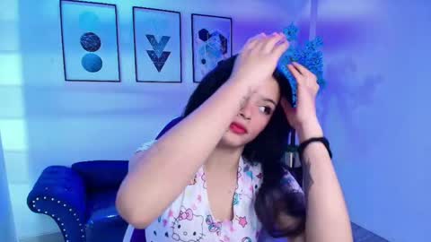 maddie_t18 online show from May 1, 2026, 11:59 am