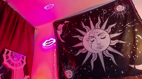 Snapshot of maddilust chatting on March 5, 2026, 1:51 pm Miss Lust online show from March 5, 2026, 1:51 pm