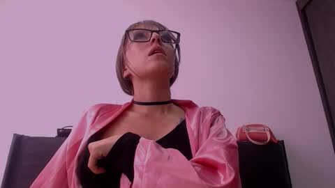 Snapshot of maddy_14 chatting on November 18, 2025, 9:19 pm Maddy UwU online show from November 18, 2025, 9:19 pm