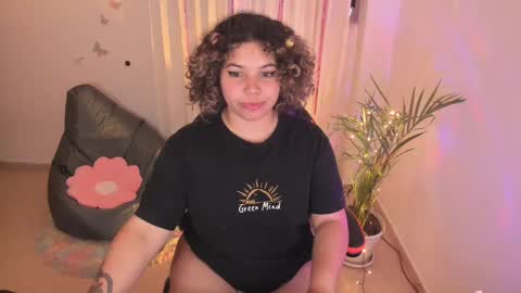 madelaine_taylor online show from February 25, 2025, 5:15 pm