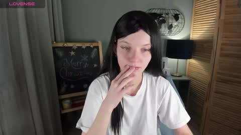 Snapshot of madelaines chatting on December 18, 2025, 8:31 am madelaines online show from December 18, 2025, 8:31 am
