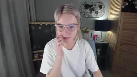 Snapshot of madelaines chatting on January 13, 2026, 9:25 am madelaines online show from January 13, 2026, 9:25 am
