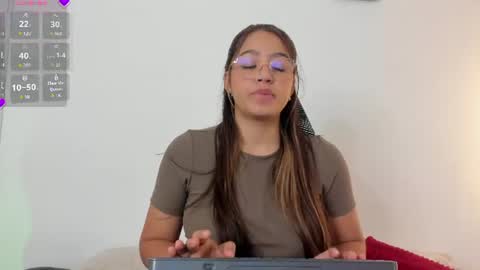 Snapshot of madelayn_torres chatting on July 16, 2026, 1:17 pm madelayn_torres online show from July 16, 2026, 1:17 pm