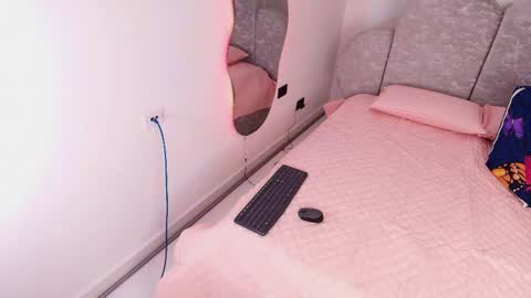 Madeleine  online show from April 24, 2026, 12:07 pm