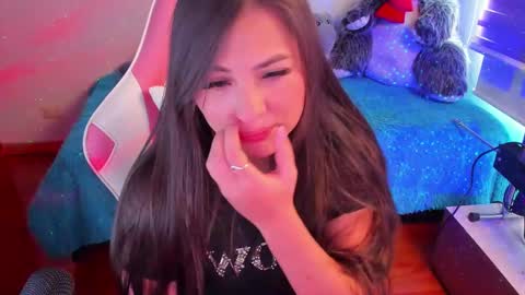 Emily     Only Fans  online show from March 5, 2025, 8:32 pm