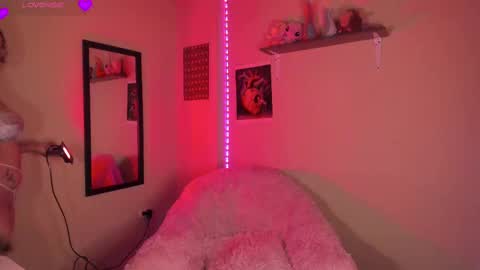 Snapshot of madelinebenet chatting on December 13, 2024, 3:16 am Madeline online show from December 13, 2024, 3:16 am