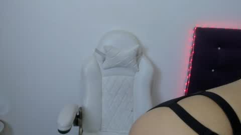 Snapshot of madelinesquit chatting on May 17, 2026, 7:10 pm madelinesquit online show from May 17, 2026, 7:10 pm