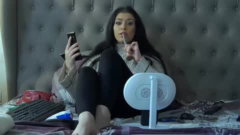 Snapshot of madelynvelure chatting on November 16, 2025, 7:25 am madelynvelure online show from November 16, 2025, 7:25 am