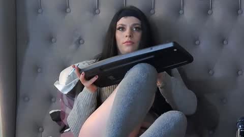 madelynvelure online show from November 26, 2025, 8:26 am