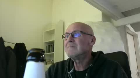 Snapshot of madio1187940 chatting on December 15, 2025, 4:11 pm madio1187940 online show from December 15, 2025, 4:11 pm