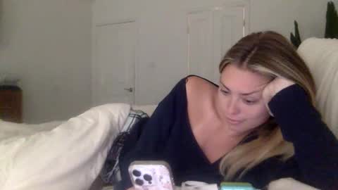 Snapshot of madirose69 chatting on October 10, 2025, 2:38 pm mari rose online show from October 10, 2025, 2:38 pm