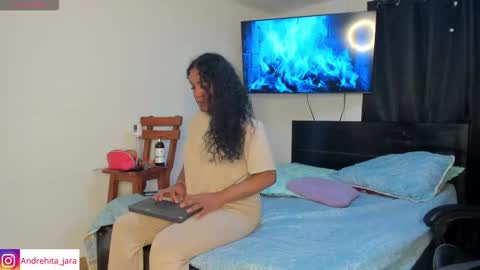 Snapshot of madisonbrunette_lxs chatting on November 7, 2025, 5:02 pm madison online show from November 7, 2025, 5:02 pm