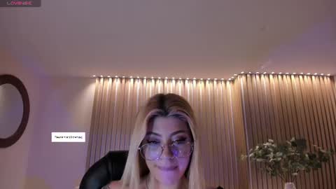 Snapshot of madisonkane chatting on June 15, 2026, 11:01 am Madison Kane online show from June 15, 2026, 11:01 am