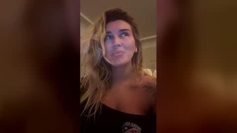 madisonlubbe2 online show from April 4, 2026, 4:33 am