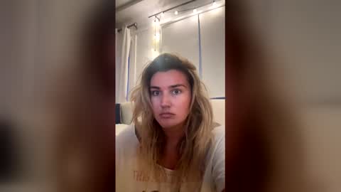 madisonlubbe2 online show from April 23, 2026, 2:57 am