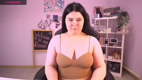 madisonmongomery online show from December 4, 2024, 11:41 am