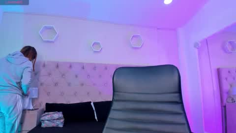 Snapshot of madisonsky_ chatting on October 12, 2025, 1:32 pm madison online show from October 12, 2025, 1:32 pm