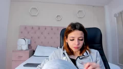 Snapshot of madisonsky_ chatting on October 20, 2025, 1:11 pm madison online show from October 20, 2025, 1:11 pm