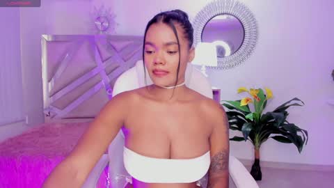 Snapshot of madisson_davon chatting on December 17, 2024, 2:00 pm Madisson Davon online show from December 17, 2024, 2:00 pm