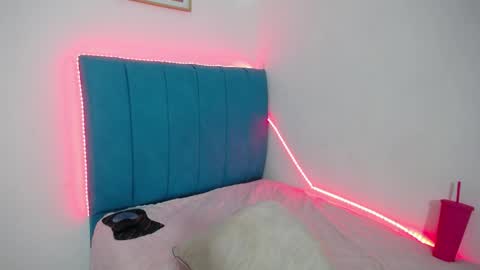 madisson_jones18 online show from May 13, 2026, 11:51 am
