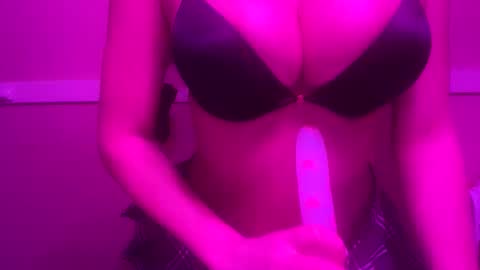 madisthereee online show from March 14, 2026, 2:33 pm