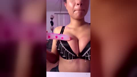 madisthereee online show from March 17, 2026, 5:22 am