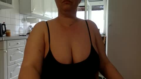 Snapshot of mady26 chatting on April 27, 2026, 12:58 pm Mady online show from April 27, 2026, 12:58 pm
