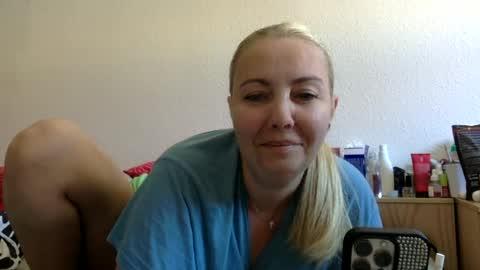Snapshot of mady26 chatting on June 17, 2026, 10:39 am Mady online show from June 17, 2026, 10:39 am