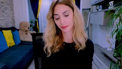 Madye Roberts online show from October 13, 2025, 10:32 pm