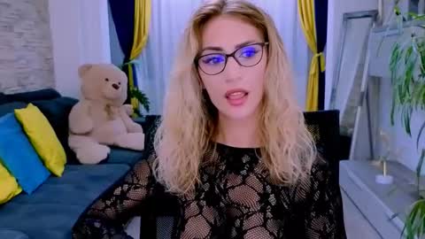 Madye Roberts online show from October 23, 2025, 9:35 pm